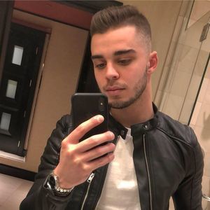 Meet your Posher, Eyal